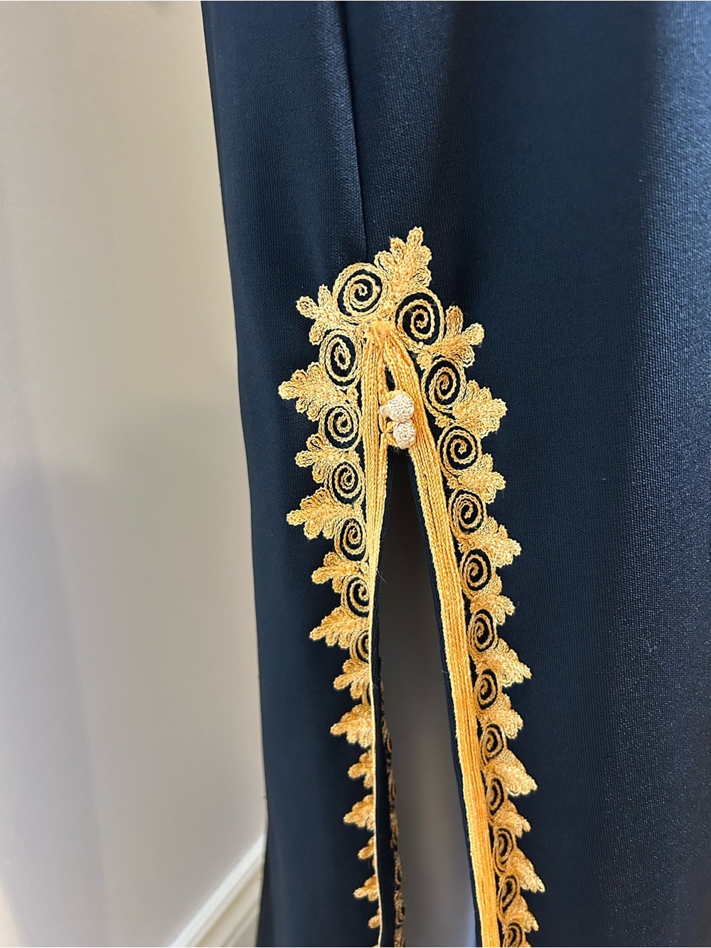 Elegant and authentic Caftan in black with orange trim❤️Never used - Picture 8 of 15